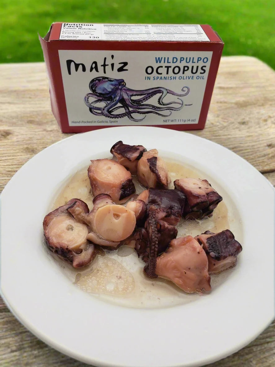 Plate octopus pieces with olive oil and seasalt, with red and white matiz retail box
