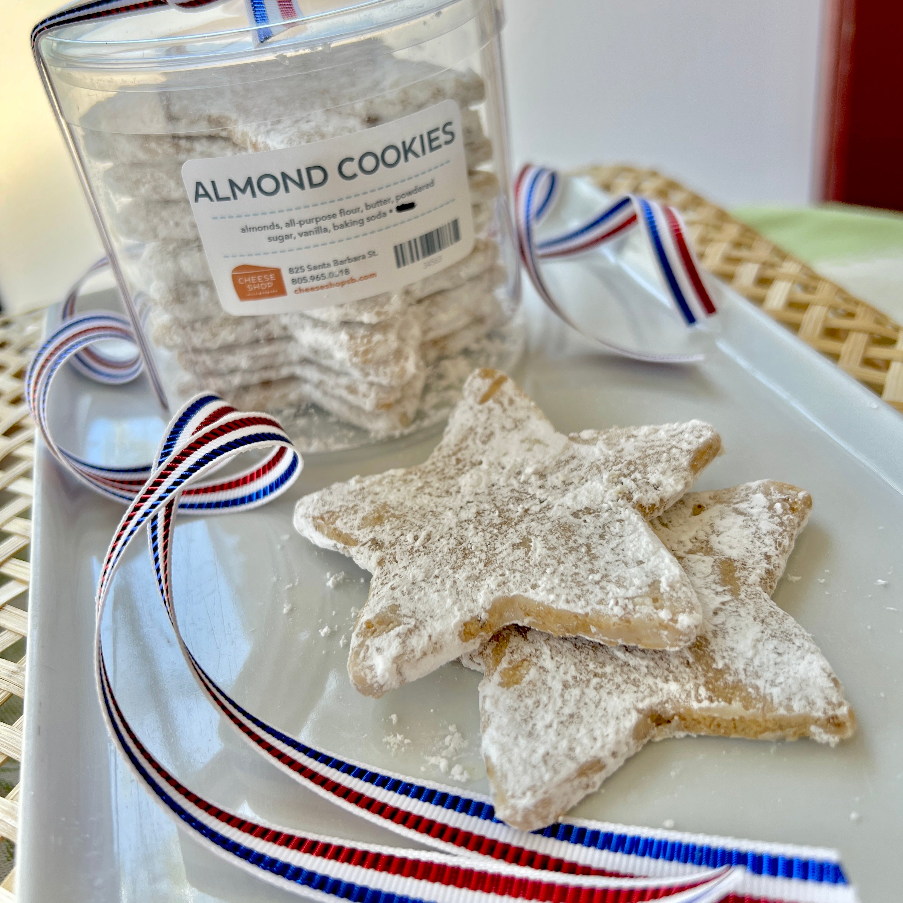 Holiday Almond Shortbread Cookies